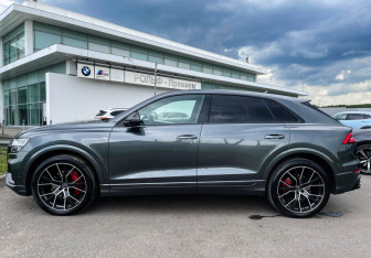 Подержанный автомобиль Audi Q8 2023 года (8 фото)