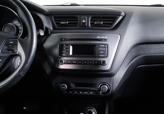 Подержанный автомобиль Kia Rio Hatchback 2017 года (13 фото)