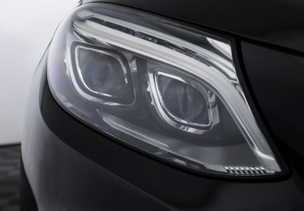 Подержанный автомобиль Mercedes-Benz GLE 2015 года (25 фото)