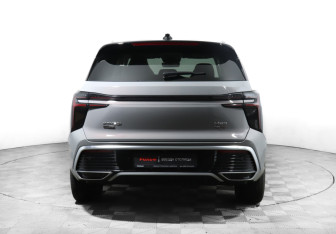 Подержанный автомобиль Hongqi HS3 2024 года (6 фото)