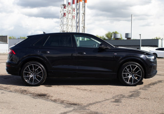 Подержанный автомобиль Audi Q8 2020 года (4 фото)