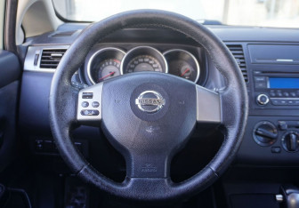 Подержанный автомобиль Nissan Tiida Hatchback 2007 года (14 фото)