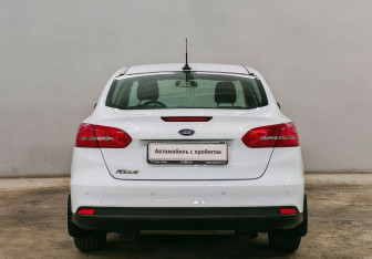 Подержанный автомобиль Ford Focus Sedan 2018 года (6 фото)