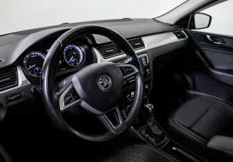 Подержанный автомобиль Skoda Rapid Liftback 2016 года (7 фото)