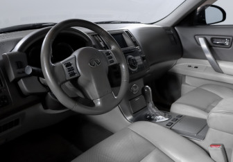 Подержанный автомобиль Infiniti FX 2007 года (14 фото)