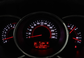 Подержанный автомобиль Kia Sorento 2012 года (11 фото)