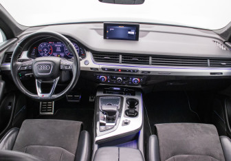 Подержанный автомобиль Audi Q7 2016 года (13 фото)
