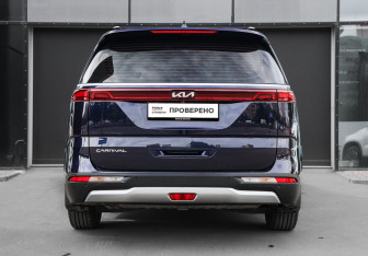 Подержанный автомобиль Kia Carnival 2021 года (5 фото)