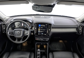 Подержанный автомобиль Volvo XC40 2020 года (14 фото)