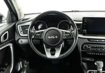 Подержанный автомобиль Kia Ceed Hatchback 2022 года (10 фото)