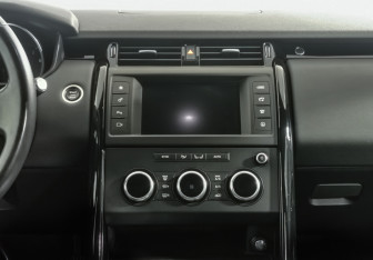 Подержанный автомобиль Land Rover Discovery 2017 года (21 фото)