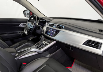 Подержанный автомобиль Geely Atlas 2020 года (11 фото)