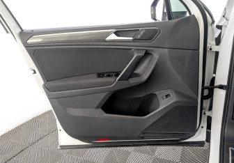 Подержанный автомобиль Volkswagen Tiguan 2017 года (19 фото)