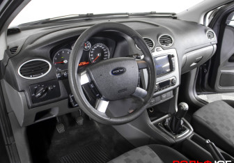 Подержанный автомобиль Ford Focus Hatchback 2007 года (16 фото)