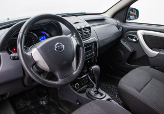 Подержанный автомобиль Nissan Terrano 2016 года (9 фото)