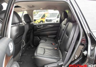 Подержанный автомобиль Infiniti JX 2013 года (8 фото)