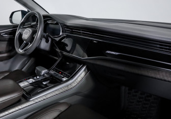 Подержанный автомобиль Audi Q8 2019 года (9 фото)