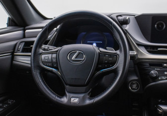 Подержанный автомобиль Lexus ES 2020 года (15 фото)