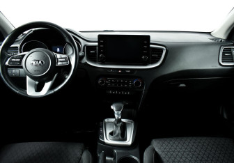 Подержанный автомобиль Kia Ceed Wagon 2020 года (9 фото)