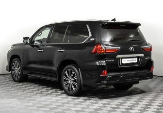Подержанный автомобиль Lexus LX 2021 года (6 фото)