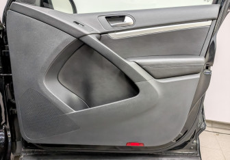 Подержанный автомобиль Volkswagen Tiguan 2012 года (22 фото)