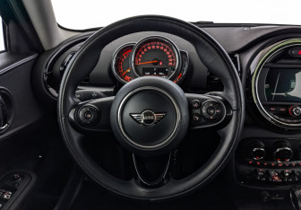 Подержанный автомобиль MINI Clubman Wagon 2018 года (21 фото)