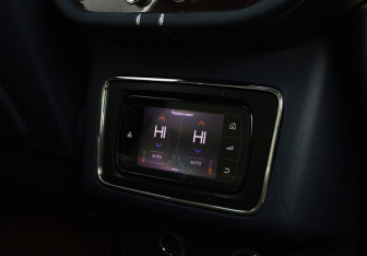 Подержанный автомобиль Bentley Bentayga 2016 года (14 фото)