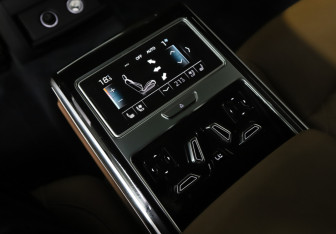Подержанный автомобиль Audi A8 2019 года (27 фото)