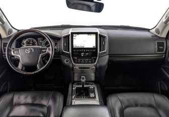 Подержанный автомобиль Toyota Land Cruiser Suv 2018 года (14 фото)