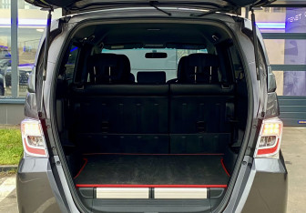 Подержанный автомобиль Honda Freed 2013 года (10 фото)