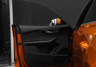 Подержанный автомобиль Audi Q8 2018 года (16 фото)