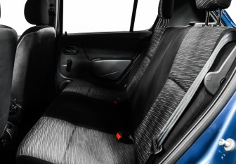 Подержанный автомобиль Renault Sandero 2013 года (12 фото)