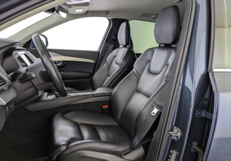 Подержанный автомобиль Volvo XC90 2019 года (23 фото)