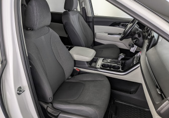 Подержанный автомобиль Kia Carnival 2021 года (24 фото)