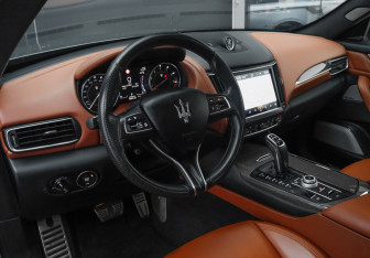 Подержанный автомобиль Maserati Levante 2021 года (22 фото)