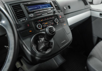 Подержанный автомобиль Volkswagen Multivan 2011 года (8 фото)