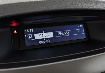 Подержанный автомобиль Renault Latitude 2013 года (25 фото)