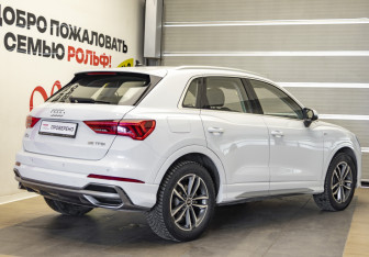 Подержанный автомобиль Audi Q3 2023 года (4 фото)