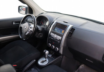 Подержанный автомобиль Nissan X-Trail 2012 года (10 фото)