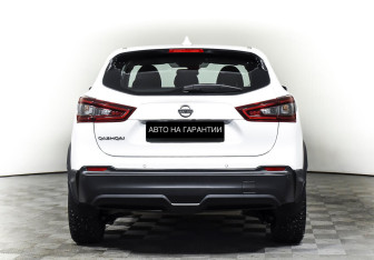 Подержанный автомобиль Nissan Qashqai 2021 года (6 фото)