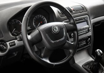 Подержанный автомобиль Skoda Octavia Liftback 2013 года (13 фото)
