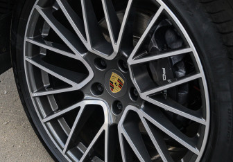 Подержанный автомобиль Porsche Cayenne 2021 года (8 фото)