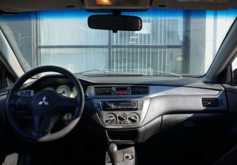 Подержанный автомобиль Mitsubishi Lancer Sedan 2006 года (11 фото)