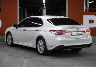 Подержанный автомобиль Toyota Camry Sedan 2020 года (7 фото)