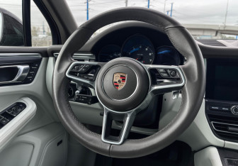 Подержанный автомобиль Porsche Macan 2021 года (14 фото)
