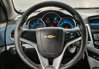 Подержанный автомобиль Chevrolet Cruze Sedan 2011 года (12 фото)