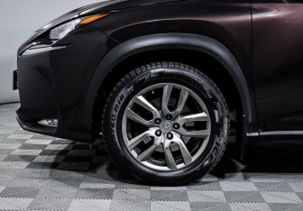 Подержанный автомобиль Lexus NX 2015 года (15 фото)