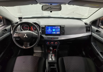 Подержанный автомобиль Mitsubishi Lancer Sedan 2011 года (11 фото)