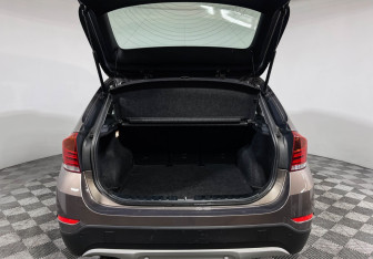 Подержанный автомобиль BMW X1 2014 года (8 фото)