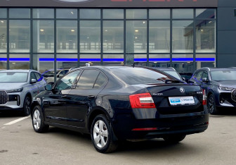 Подержанный автомобиль Skoda Octavia Liftback 2019 года (7 фото)